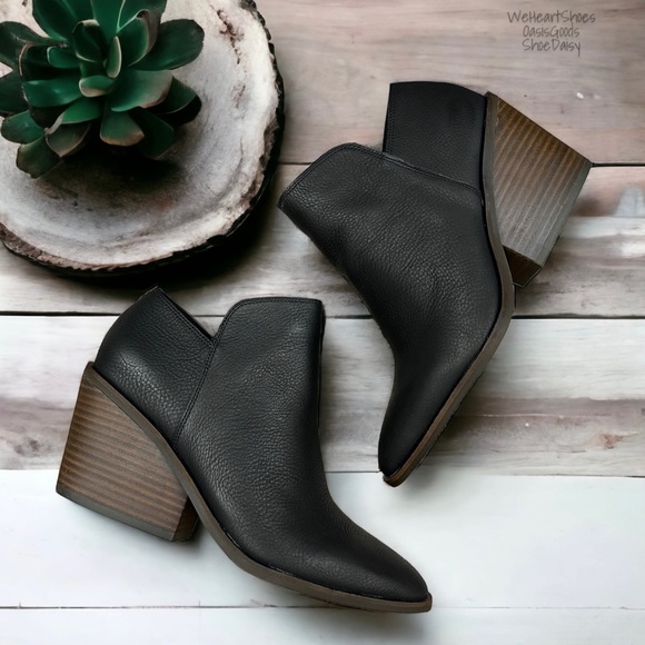 NIB Lucky Brand Sauci Almond Toe Block Heel Leather Ankle Booties Black 8.5M - Picture 2 of 12